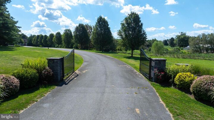 Property Photo:  914 Meadowbreeze  PA 17601 