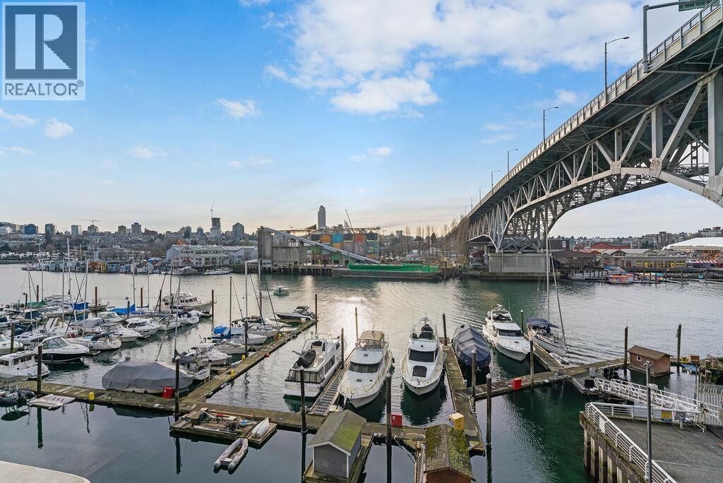 Property Photo:  628 Kinghorne Mews 505  BC V6Z 3A9 