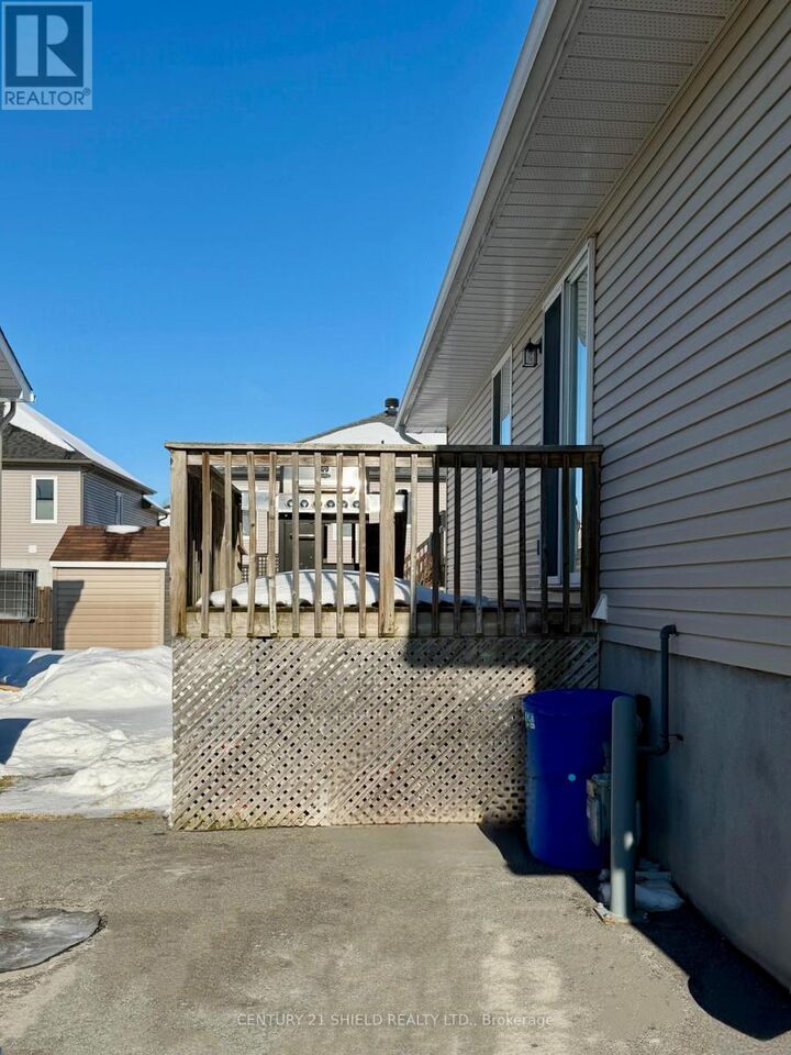 Property Photo:  101 McKenzie Street West  ON K6K 1W2 