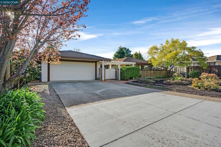 Property Photo: 27889 Farm Hill Dr CA 94542