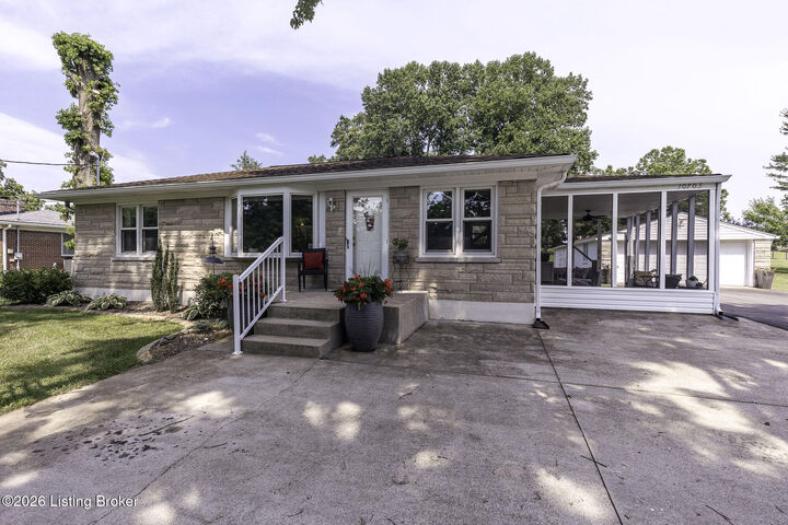 Property Photo:  10703 Cedar Creek Rd  KY 40229 