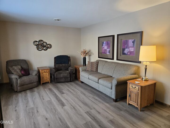 Property Photo:  404 2nd Avenue SE  ND 58413 