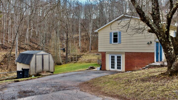 Property Photo: 407 Valley Dr WV 24970