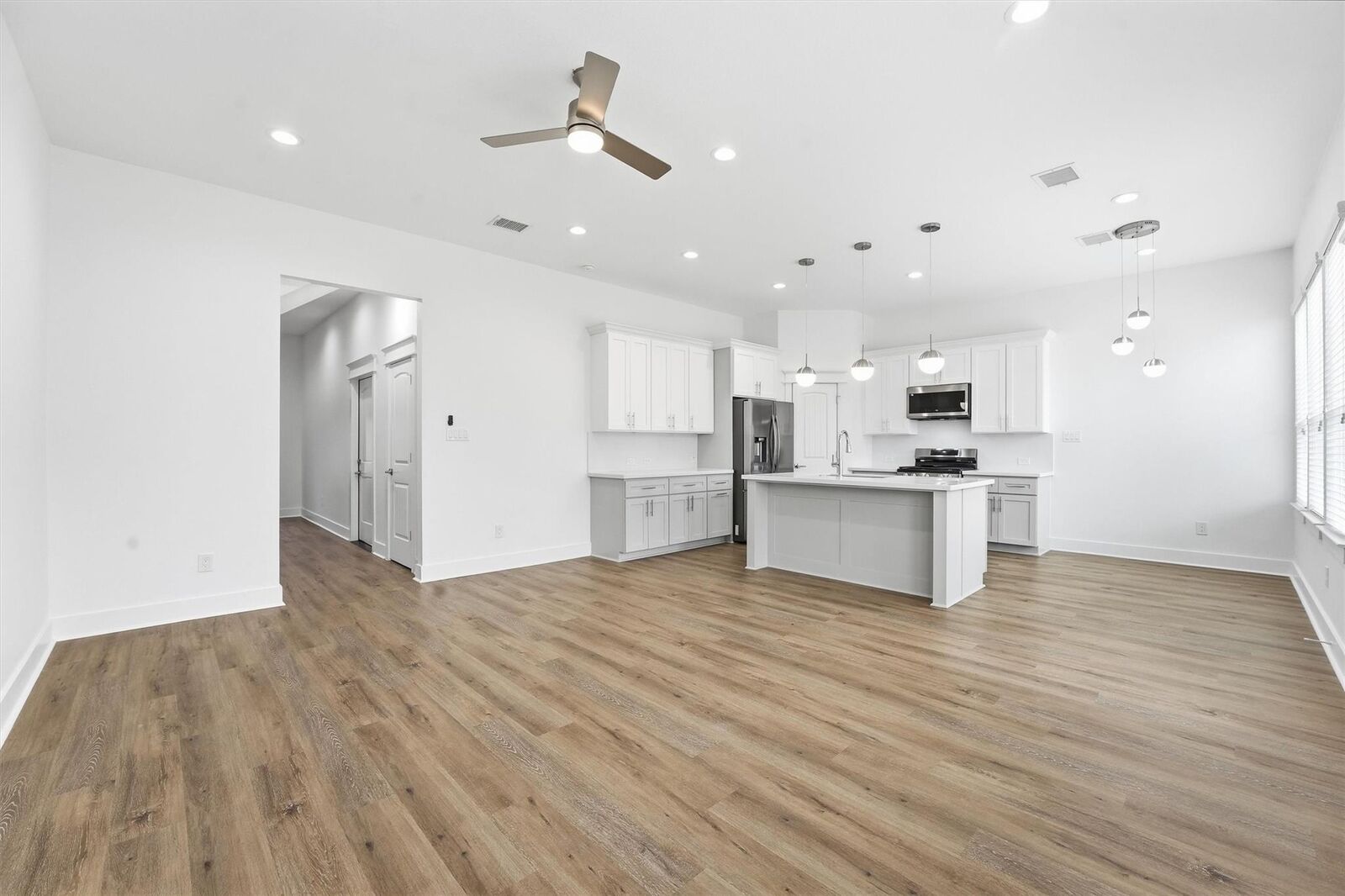 Property Photo:  2825 De Soto Street  TX 77091 