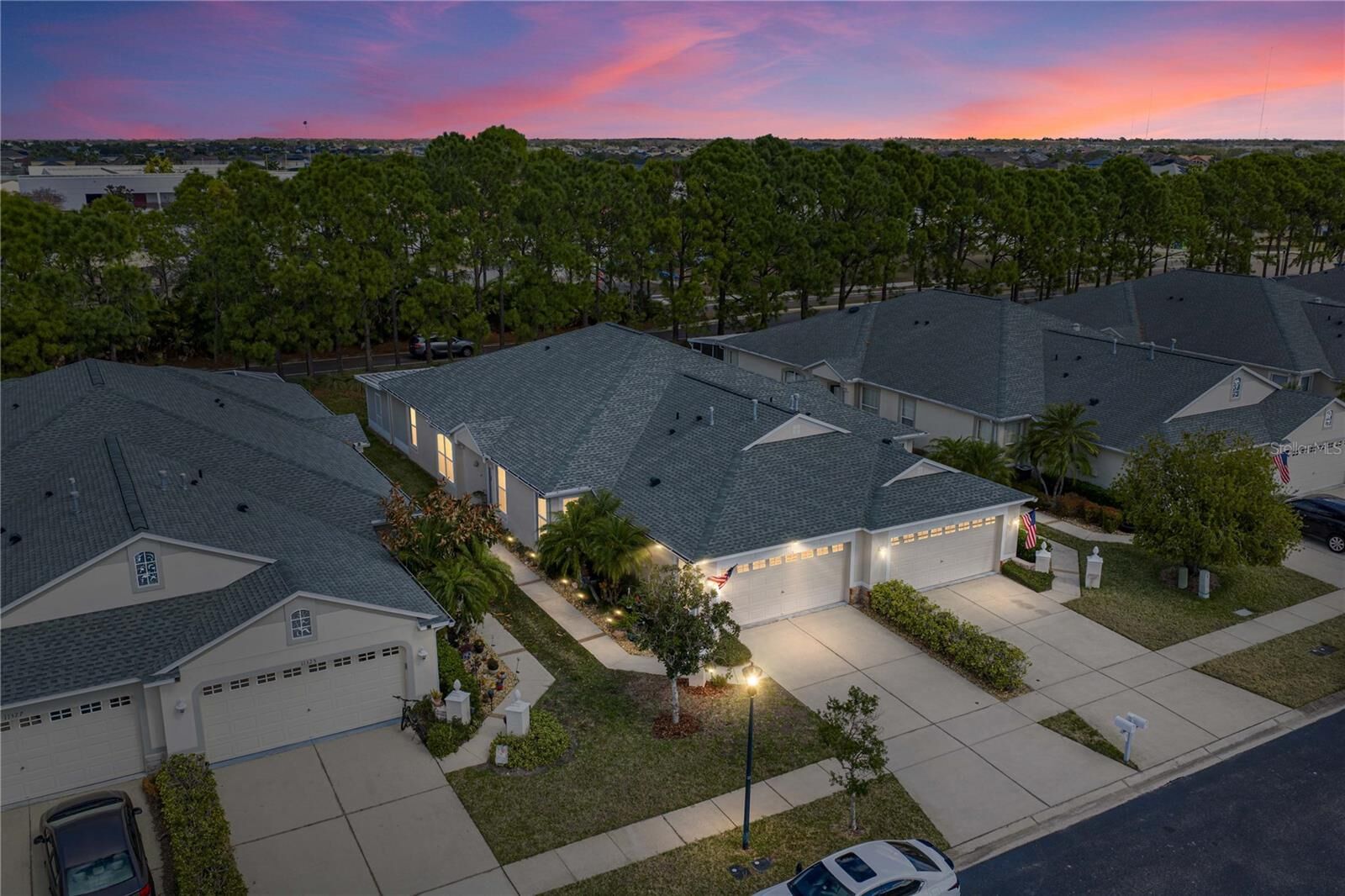 Property Photo: 11323 Cambray Creek Loop FL 33579