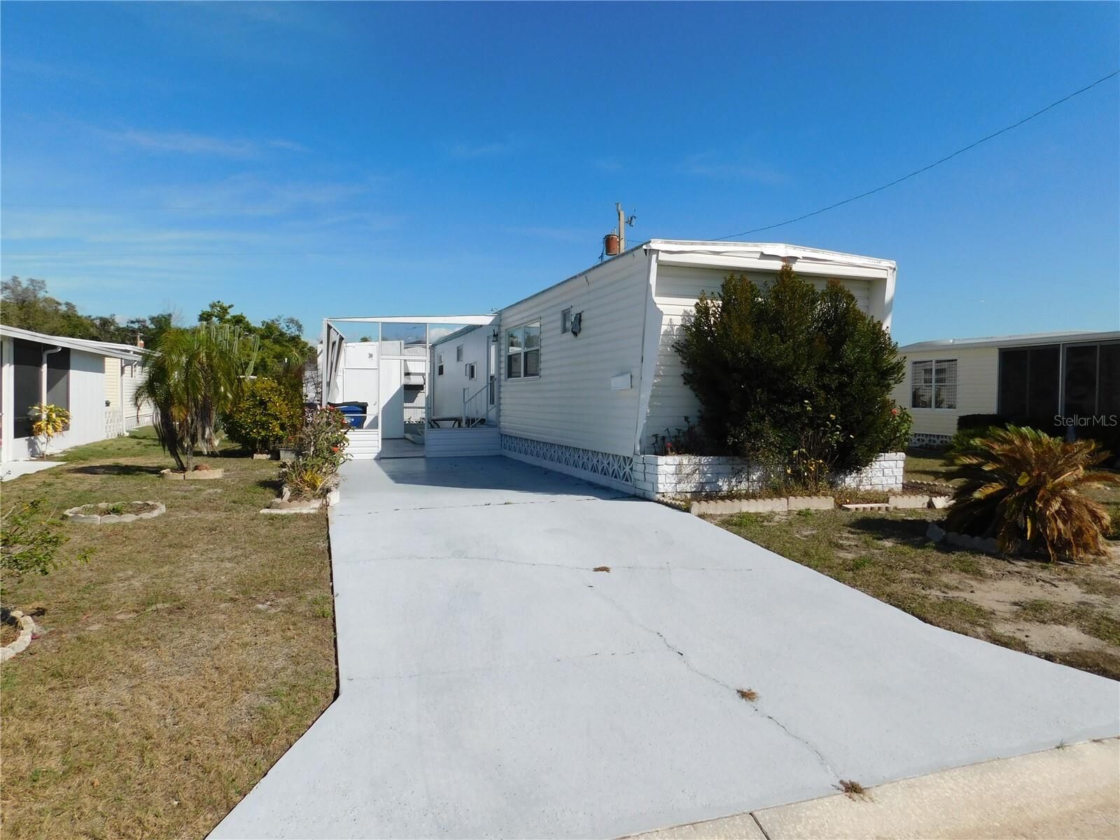 Property Photo:  1204 45th Avenue E  FL 34222 