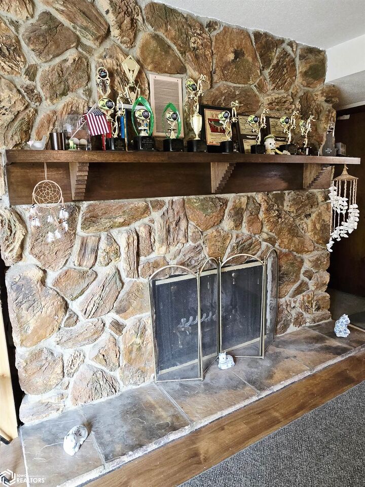 Property Photo:  813 Randall Lane  IA 52601 