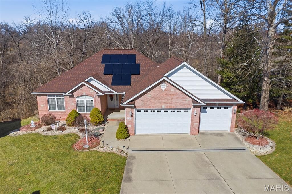 Property Photo:  5 Chariot Court  IL 62034 