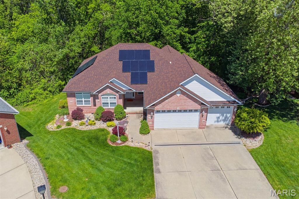 Property Photo:  5 Chariot Court  IL 62034 