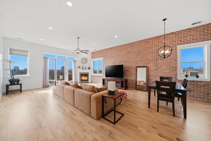 Property Photo:  3945 S Ellis Avenue 3N  IL 60653 