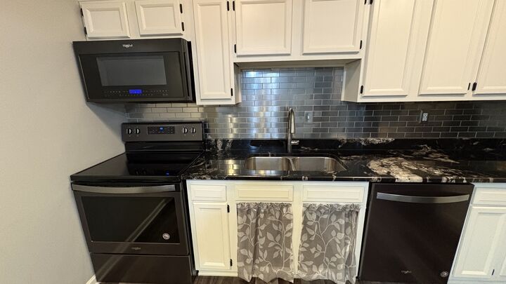 Property Photo:  1050 N Farnsworth Avenue 111  IL 60505 