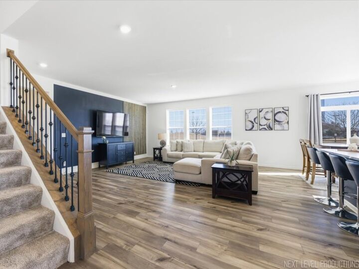 Property Photo:  2154 Tremont Avenue  IL 60560 