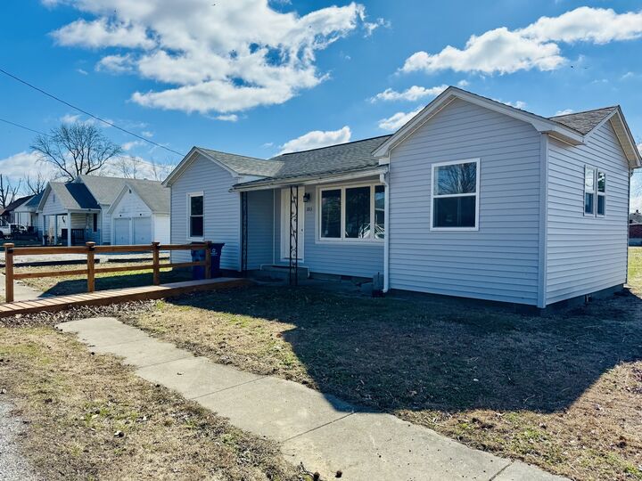 Property Photo: 103 E North Street IL 62884