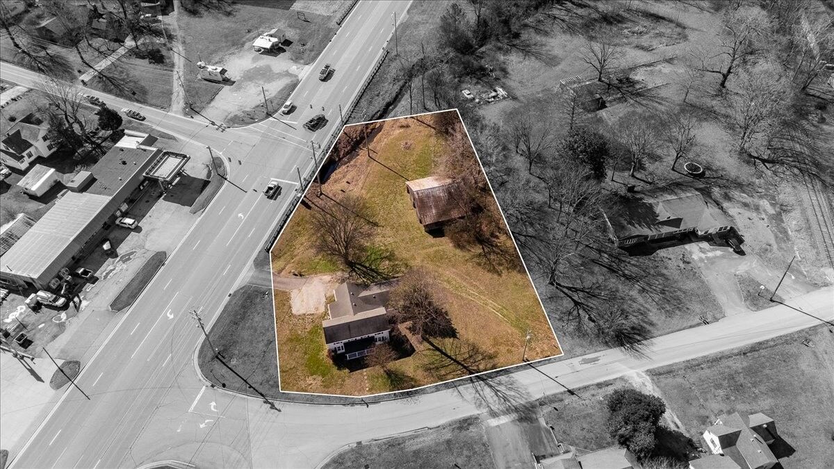Property Photo: 202 Vine St TN 38469