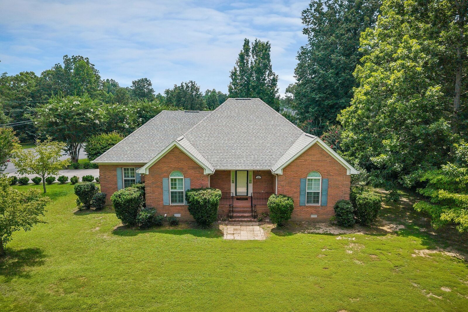 Property Photo: 325 Andrew Jackson Blvd TN 37059