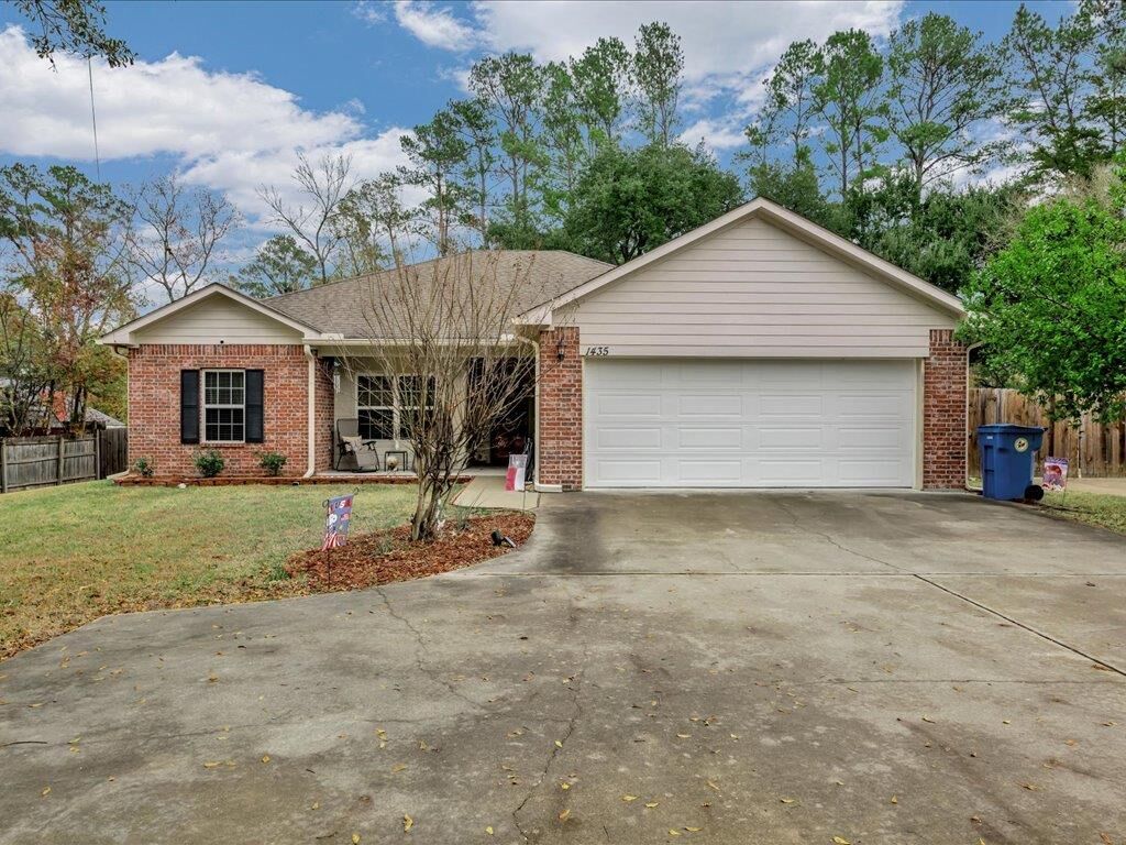 Property Photo: 1435 Feagin Dr TX 75904