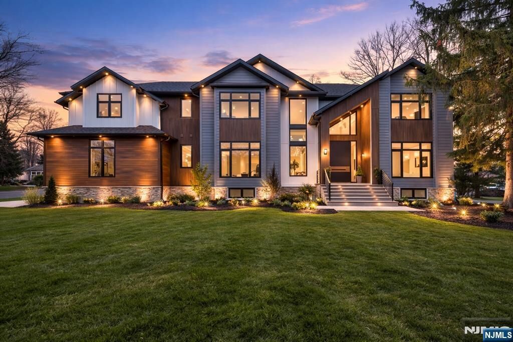 Property Photo:  17 Belvedere Drive  NJ 07039 