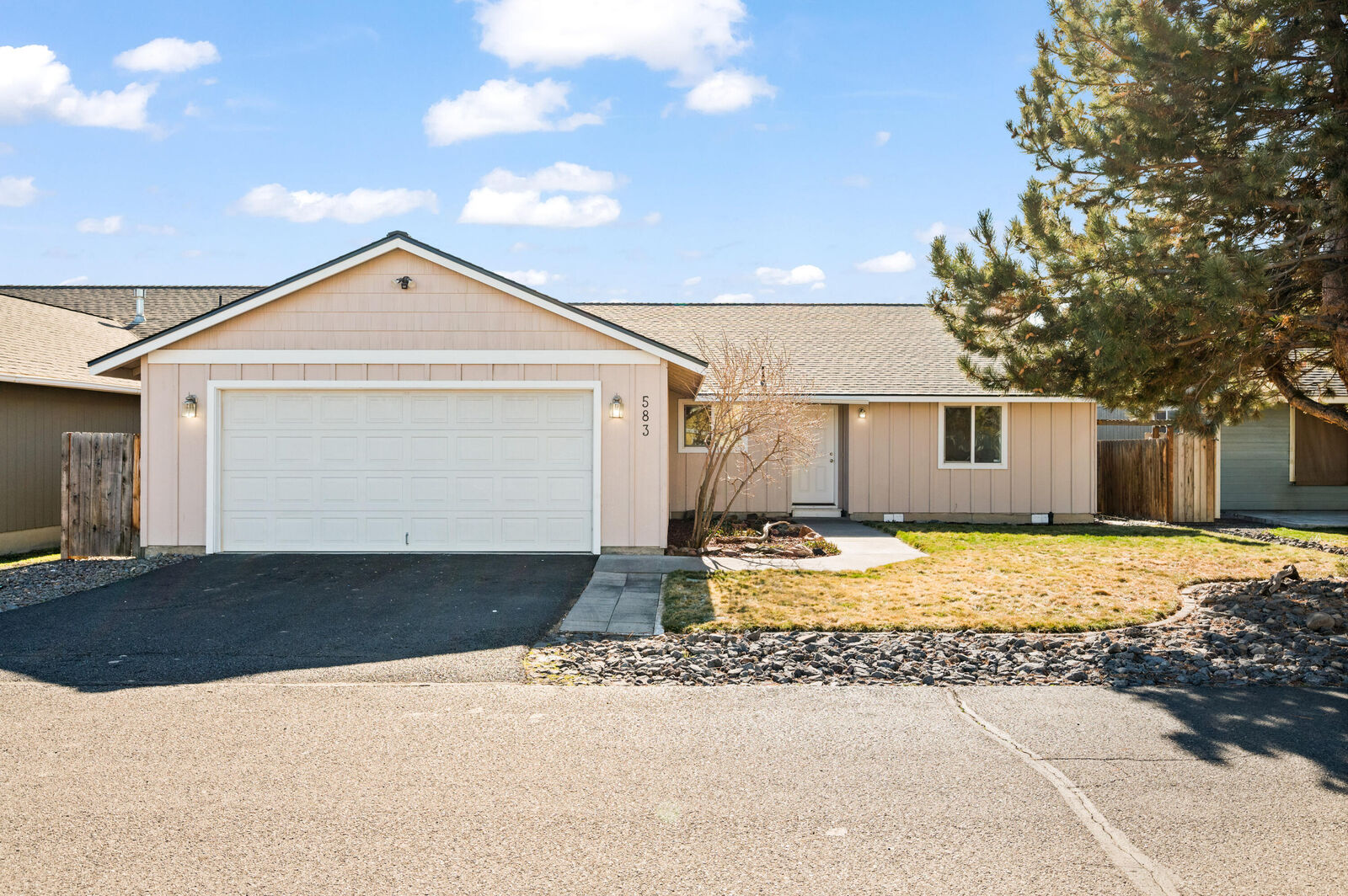 Property Photo:  583 SE Ponderosa Drive  OR 97741 
