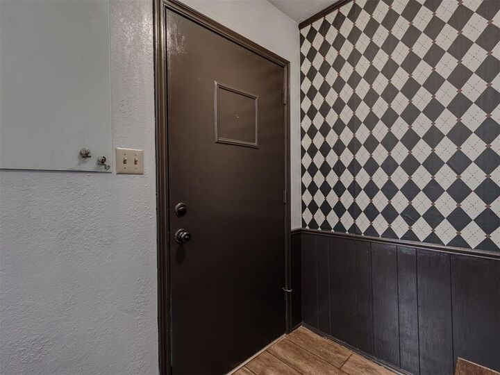 Property Photo: 812 E Annie Court OK 73069