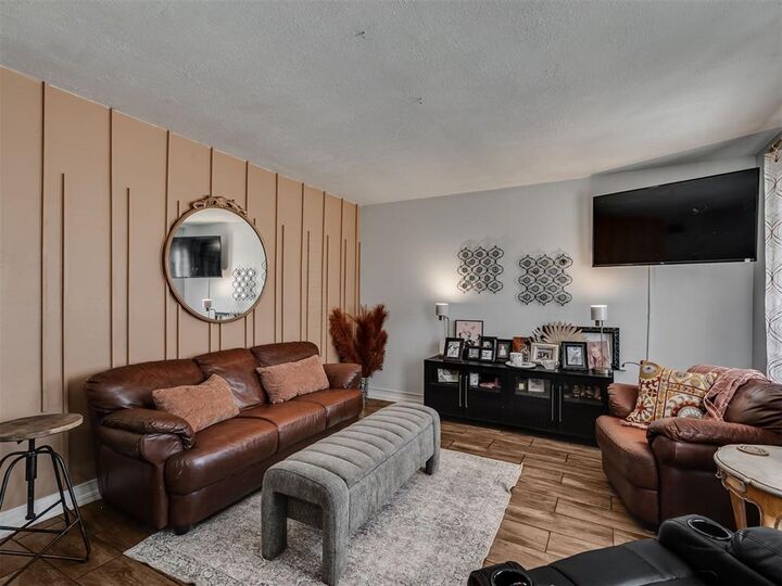 Property Photo:  812 E Annie Court  OK 73069 