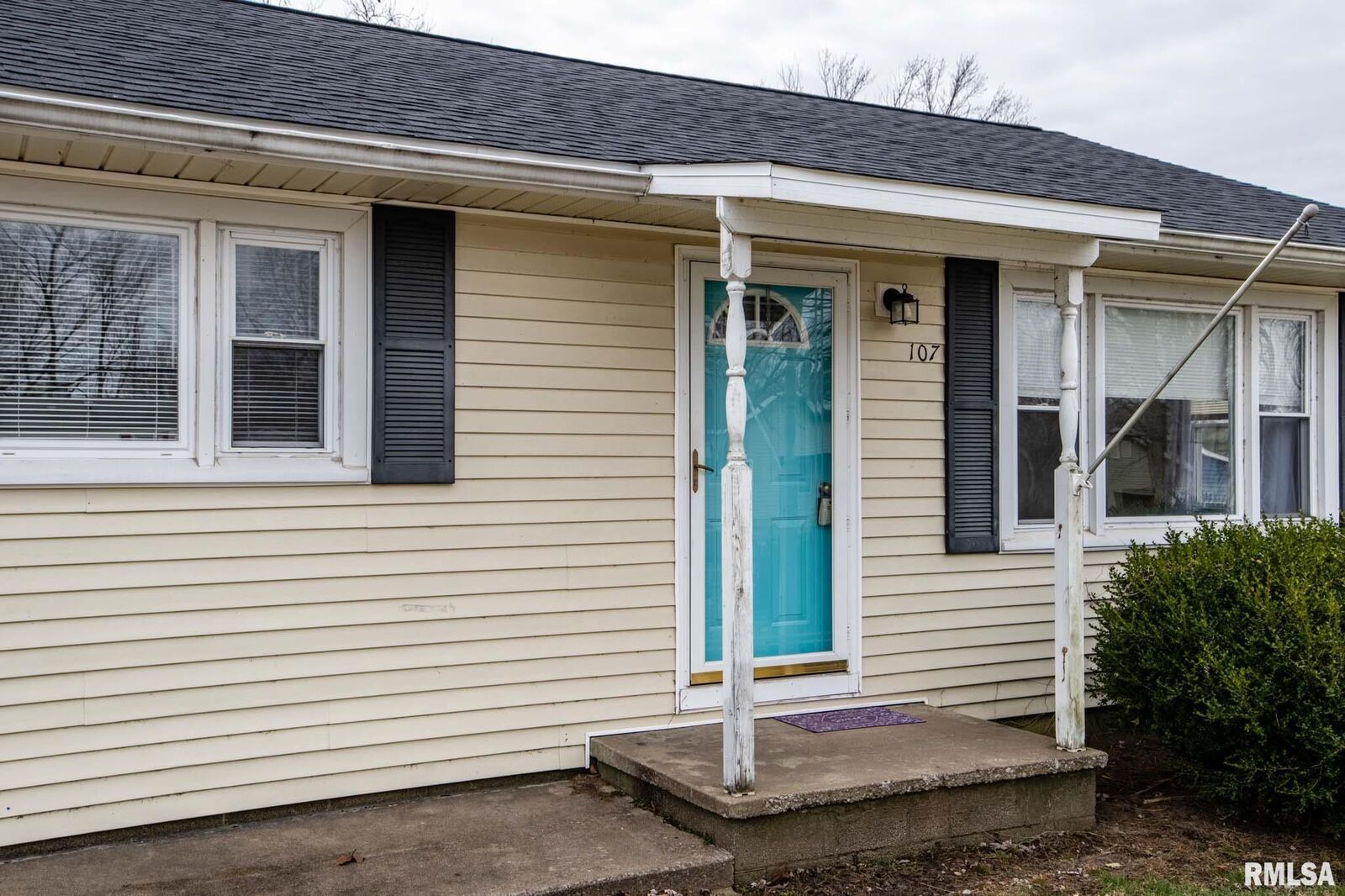 Property Photo:  107 E Vermont Street  IL 62918 