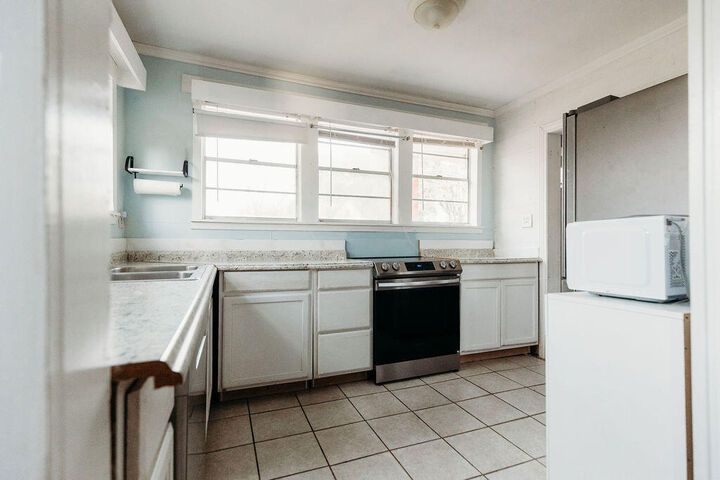 Property Photo:  401 Bon Ami  LA 70634 