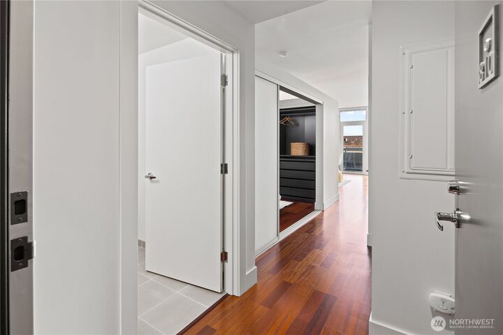 Property Photo:  2911  2nd Avenue 810  WA 98121 