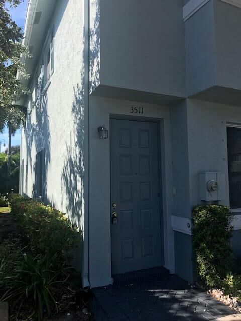 Property Photo:  3511 Sonoma Drive  FL 33404 