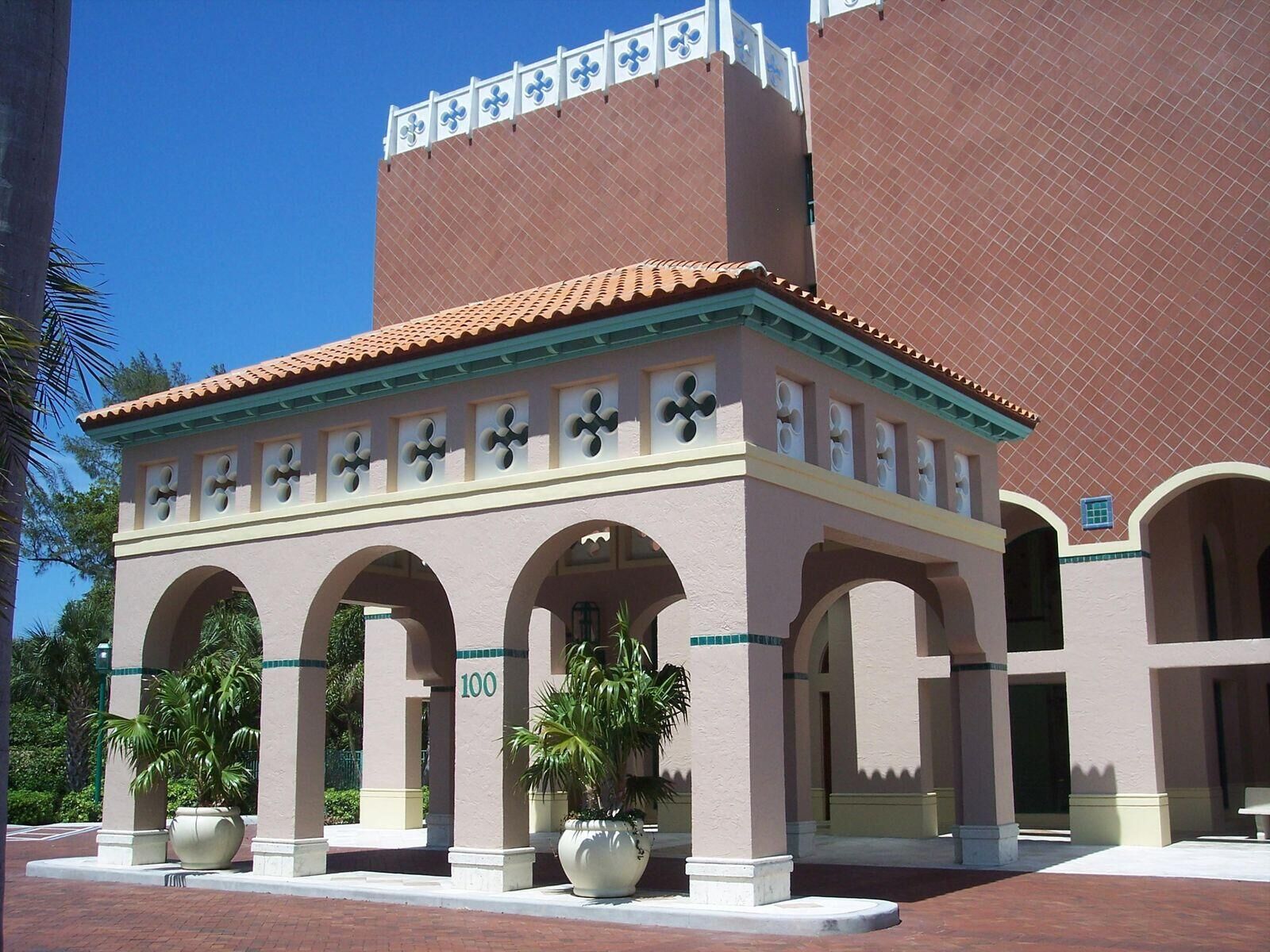 Property Photo:  100 SE 5th Avenue 102  FL 33432 