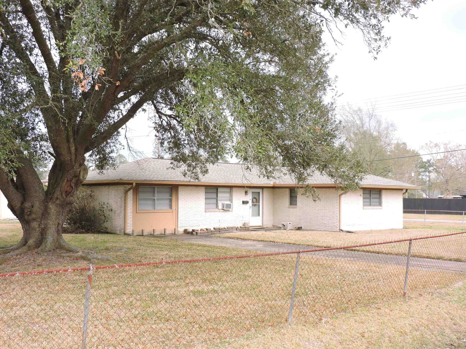 Property Photo:  1306 Bassett St  TX 77632-1836 