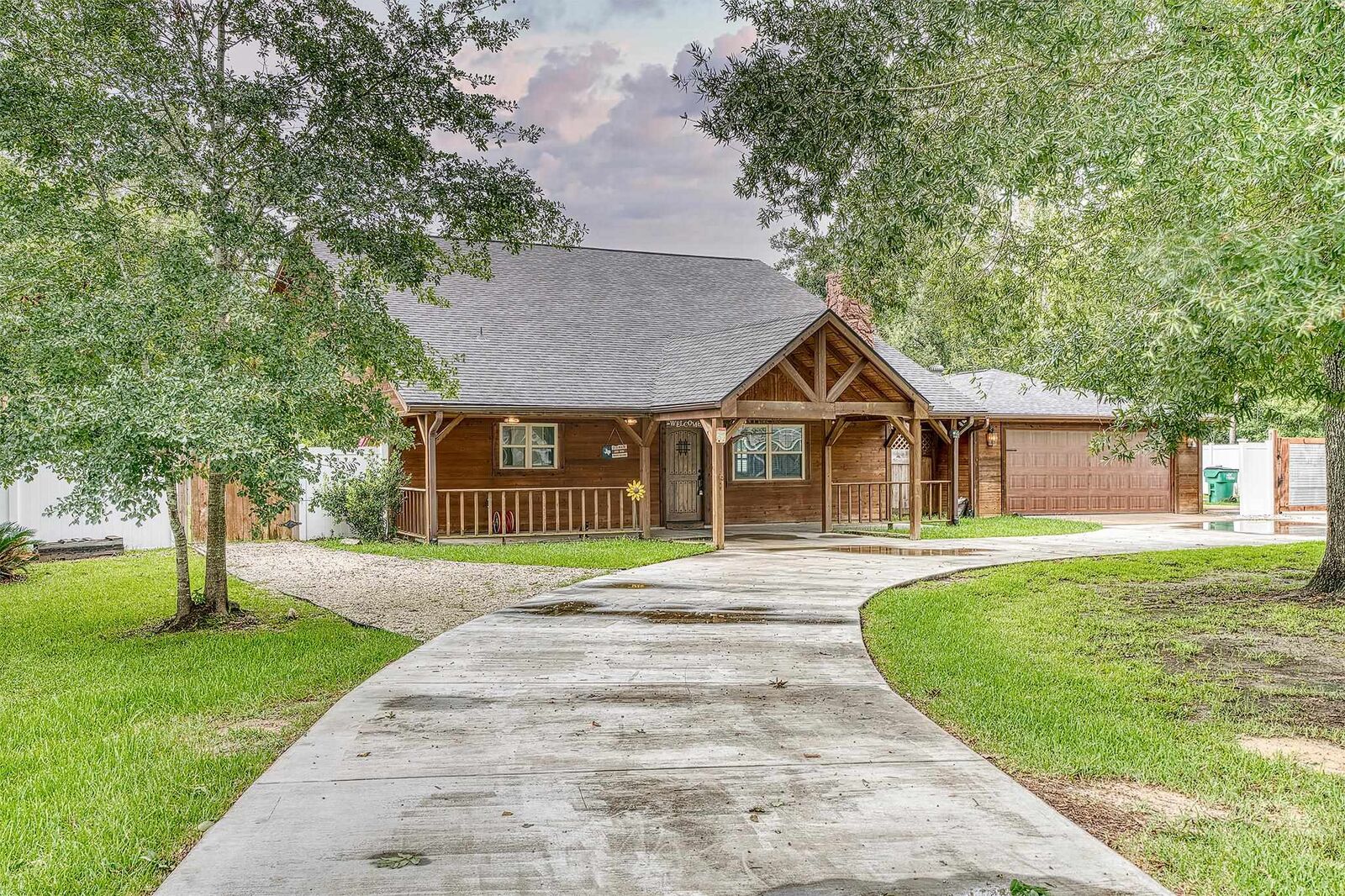 Property Photo:  122 Woodshire Dr  TX 77659 