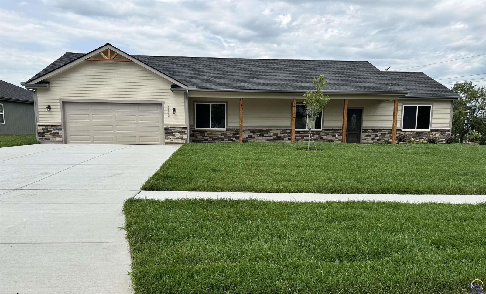 Property Photo:  7600 SW 24th Ter  KS 66614 