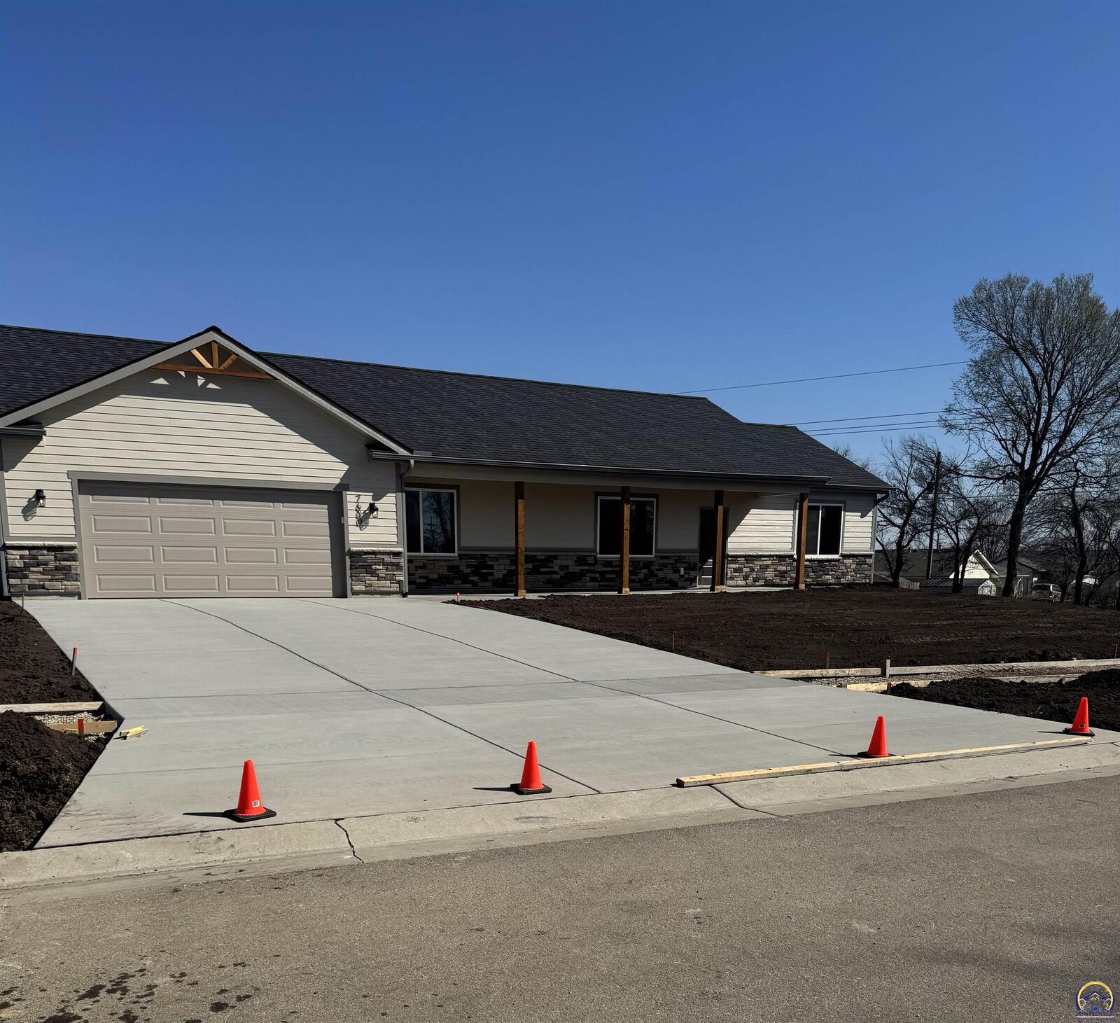 Property Photo:  7600 SW 24th Ter  KS 66614 