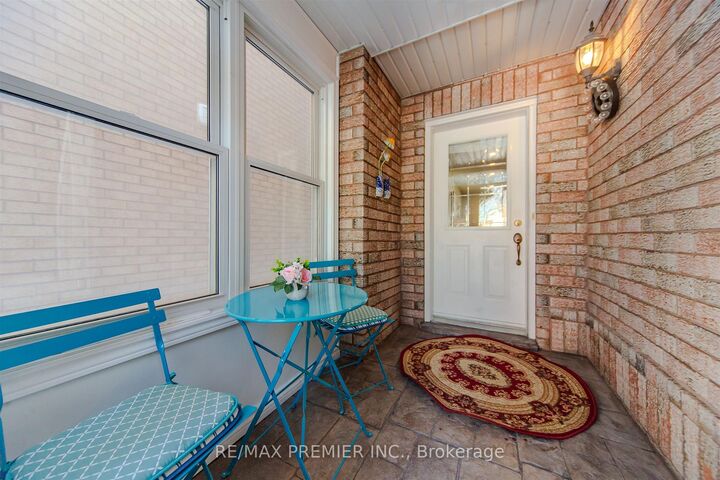Property Photo: 17 Villandry Crescent ON L6A 2R2