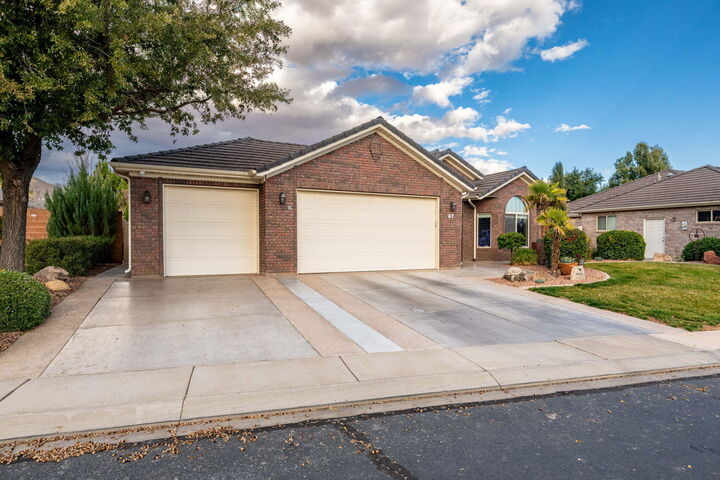 Property Photo: 1730 W Stonebridge Dr #67 UT 84770