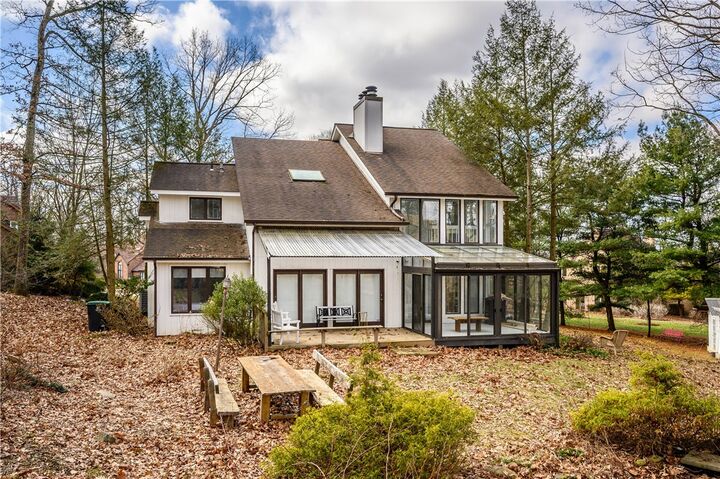 Property Photo: 219 La Grande Dr PA 16066