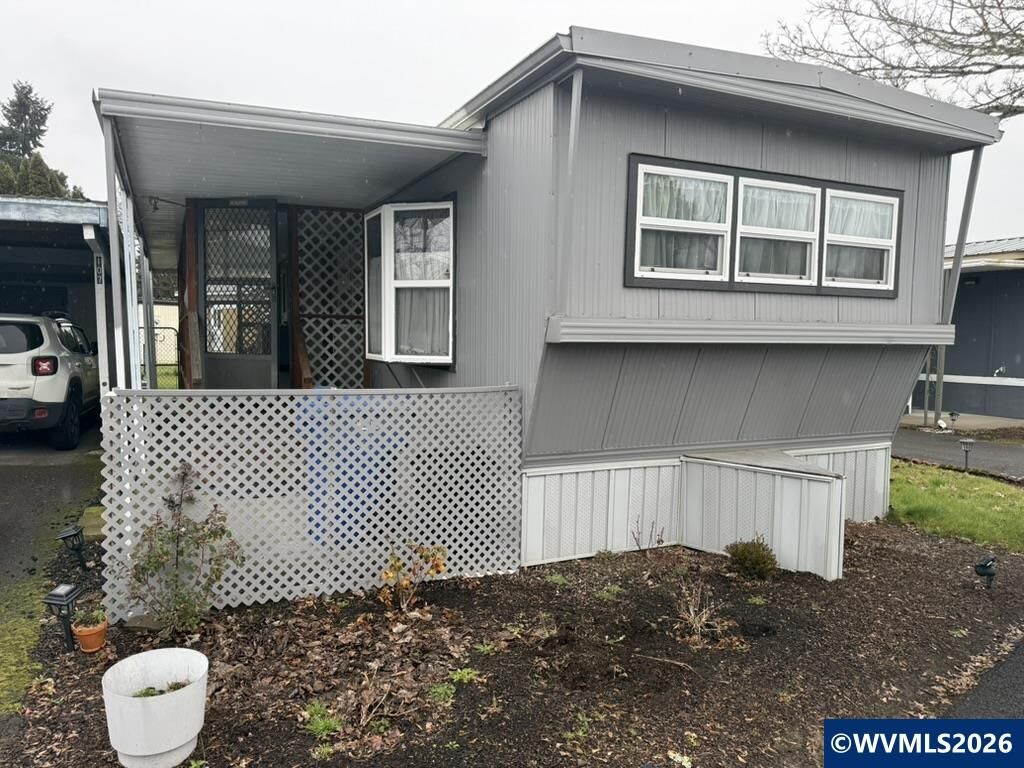 Property Photo: 107 47th Av NE OR 97301