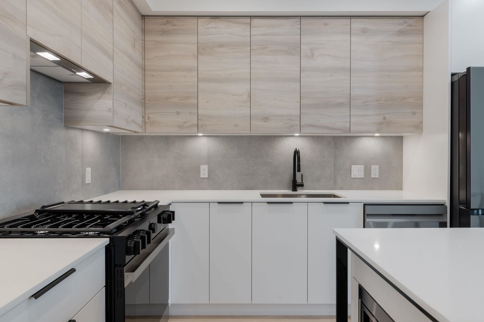 Property Photo: 30494 Cardinal Avenue 309 BC V2T 0A5