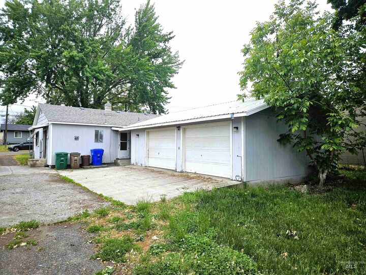 Property Photo:  1407 &Amp 1407 1/2 Burrell Ave  ID 83501 