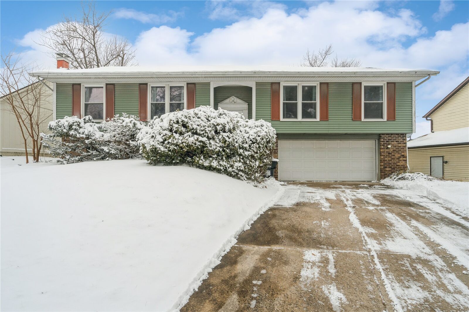 Property Photo:  6917 Larkwood NE  IA 52402 