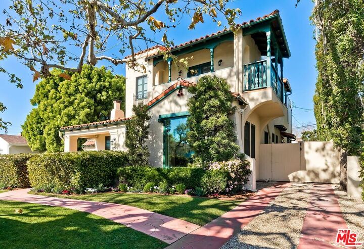 Property Photo:  10575 Cushdon Ave  CA 90064 