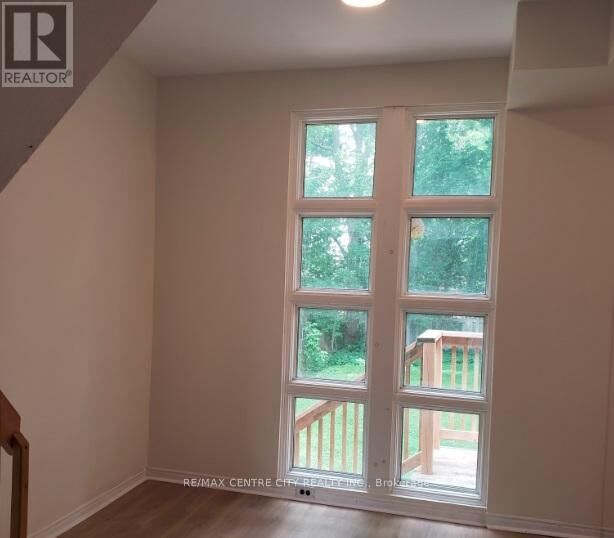 Property Photo:  248 Emery Street East  ON N6C 2E2 