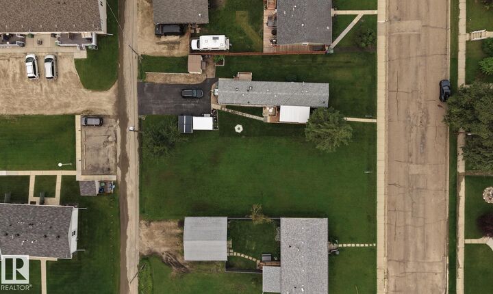 Property Photo: 5009 53 Avenue AB T0E 2K0
