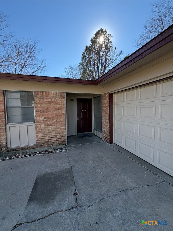 Property Photo:  1102 S Ann Boulevard  TX 76548 