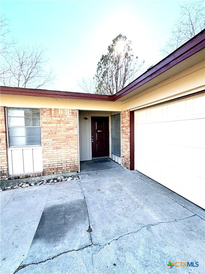 Property Photo: 1102 S Ann Boulevard TX 76548