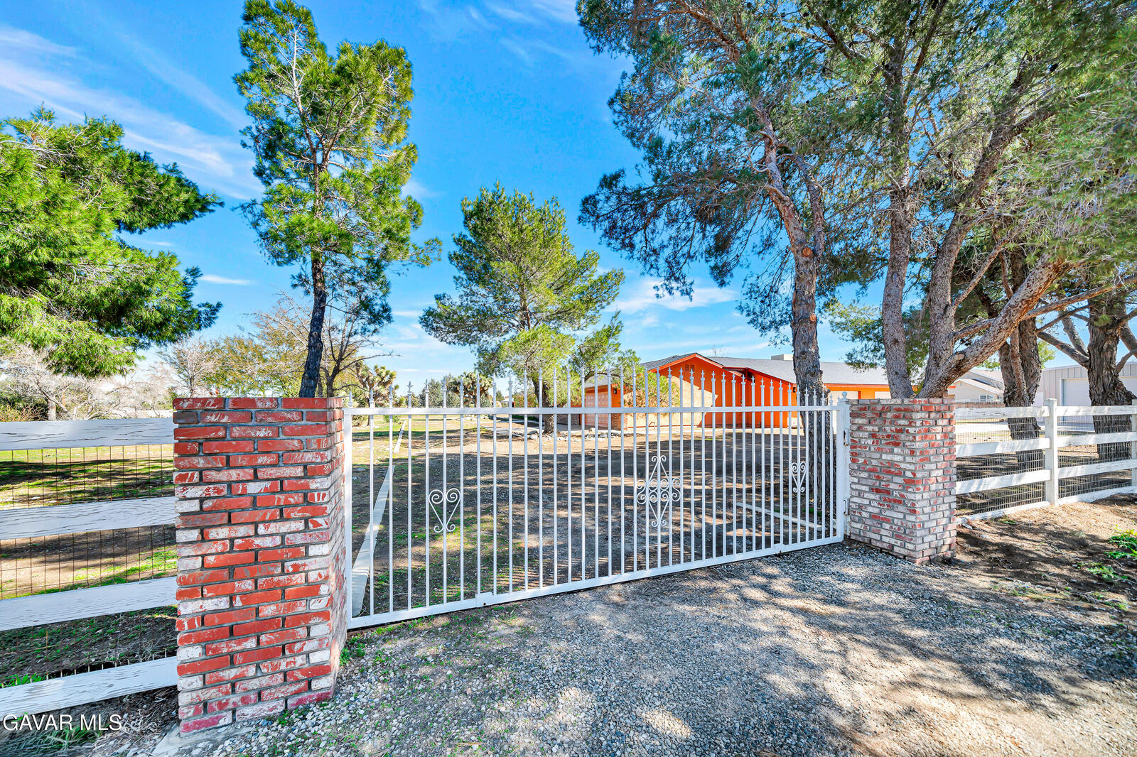 Property Photo:  45144 43rd Street  CA 93535 