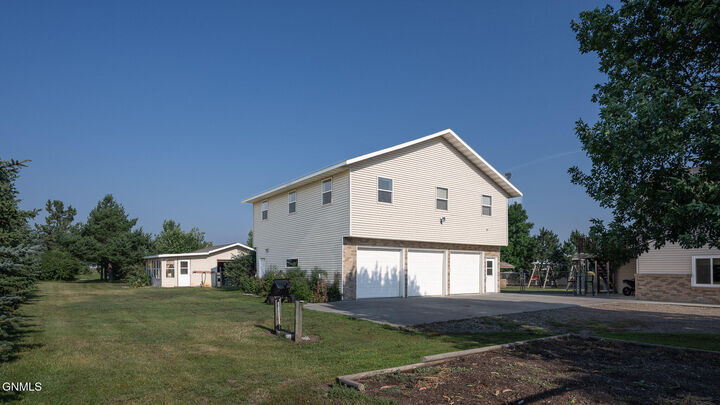 Property Photo:  871 County Road 27  ND 58545 