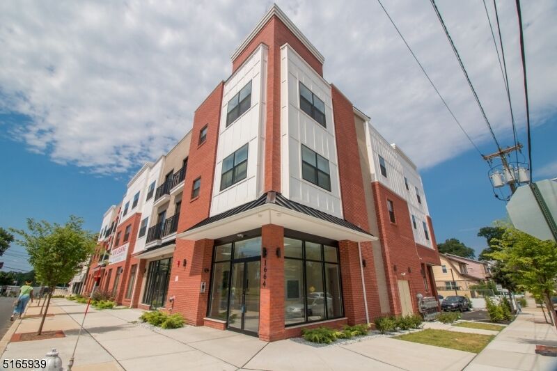 Property Photo: 1664 Stuyvesant Ave 306 NJ 07083