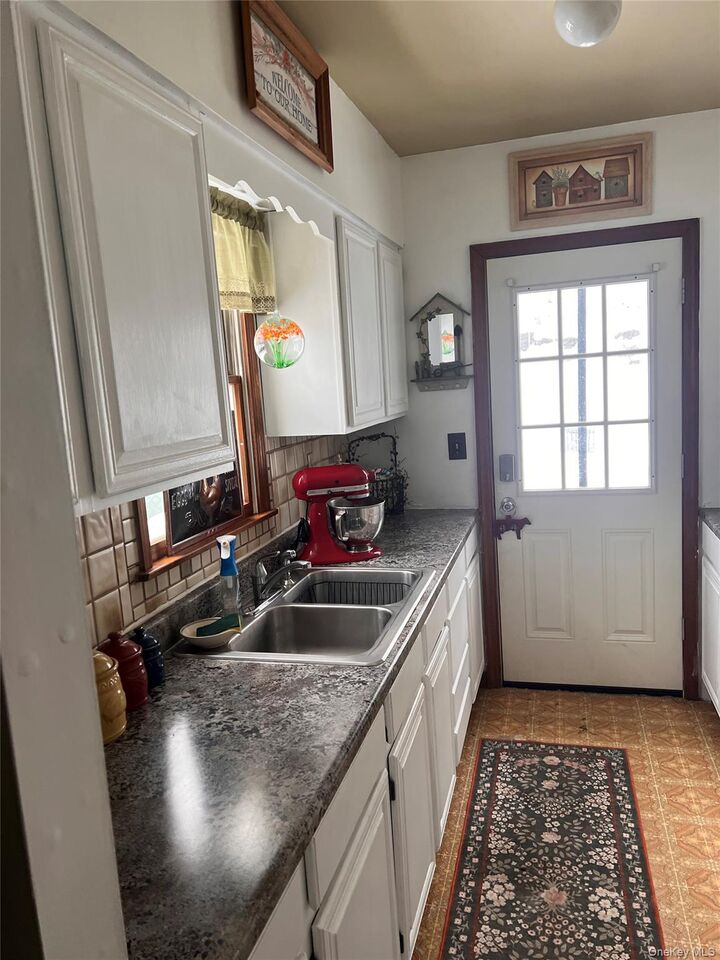 Property Photo: 206 Lakeview Road NY 12590