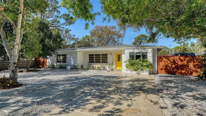 Property Photo:  5019 Stevens Drive  FL 34234 